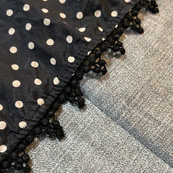 Liz Claiborne tunic LG, polkadot with trim at bottom hem (23-127) - Picture 10 of 11